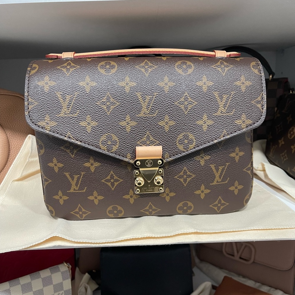 Monogram Pochette Metis